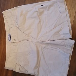 Columbia Grt Omni-Shade Shorts - Cream Color Size 12